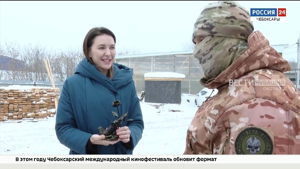 На рабочем столе депутата ГД РФ Алены Аршиновой "расцветёт" подарок от бойцов СВО