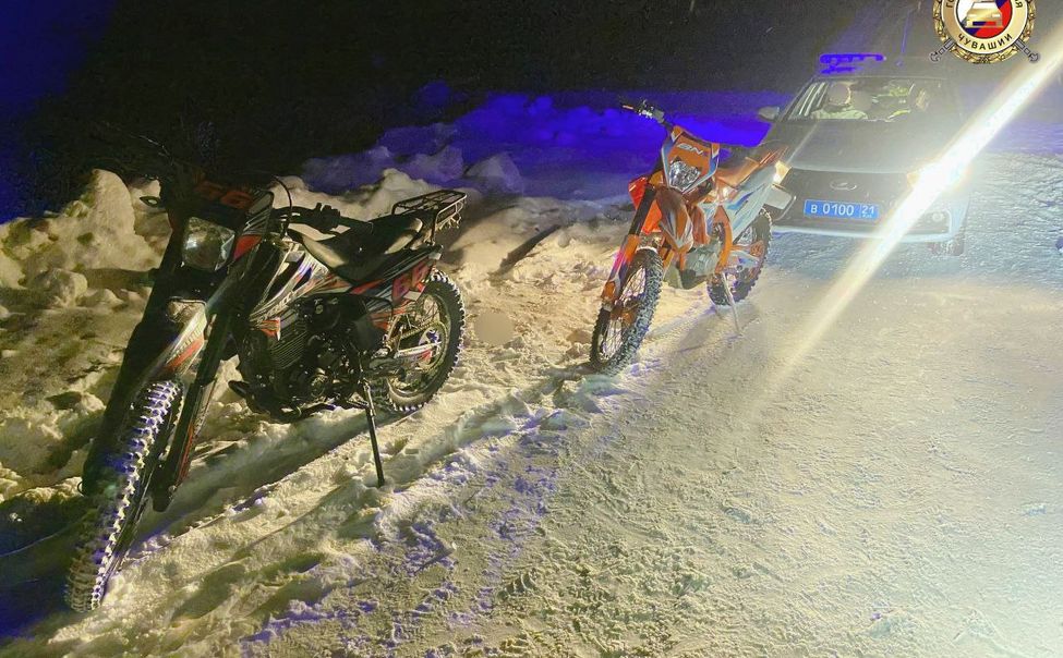 В Вурнарском округе сотрудники ГАИ задержали подростков на эндуро