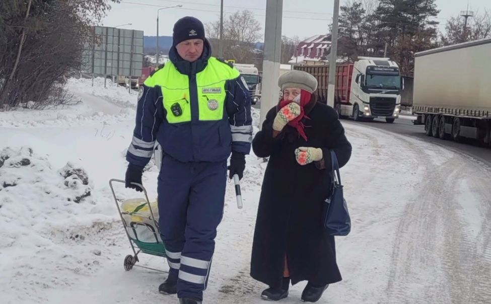 Цивильские автоинспекторы помогли 75-летней паломнице из Татарстана
