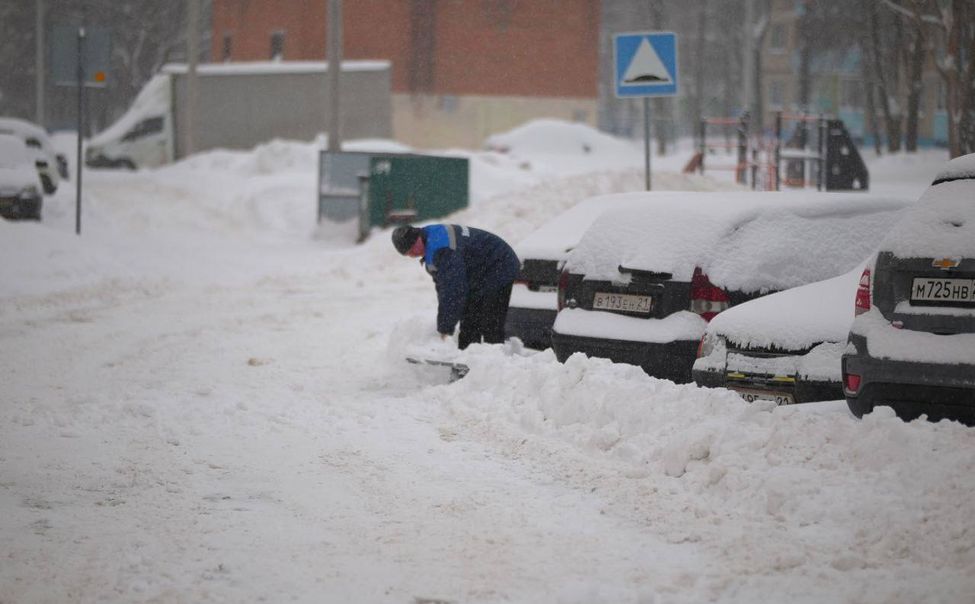 Снегопады сделали бесплатными парковки в Чебоксарах