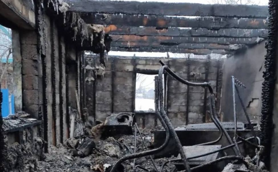 Житель Чувашии поджег дом бывшей девушки с ее родными