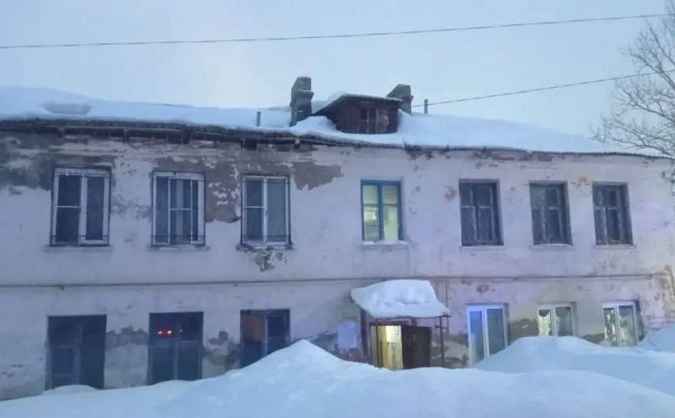 В Новочебоксарске частично разрушилась крыша многоквартирного дома