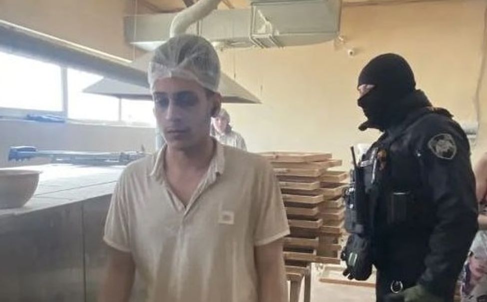 В Чувашии полицейские выявили пекаря-иностранца и отчисленного студента с просроченной визой В Чувашии полицейские выявили пекаря-иностранца и отчисленного студента с просроченной визой