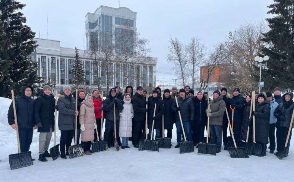Прокуратура Чувашии присоединилась к акции «Помоги дворнику» 