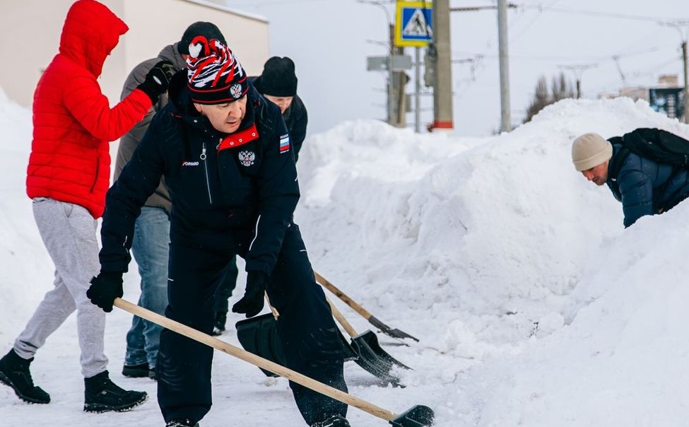 В Чебоксарах на снегоуборку вышли около 500 госслужащих