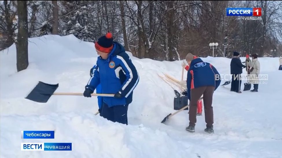 В Чувашии на помощь дворникам вышли более тысячи человек