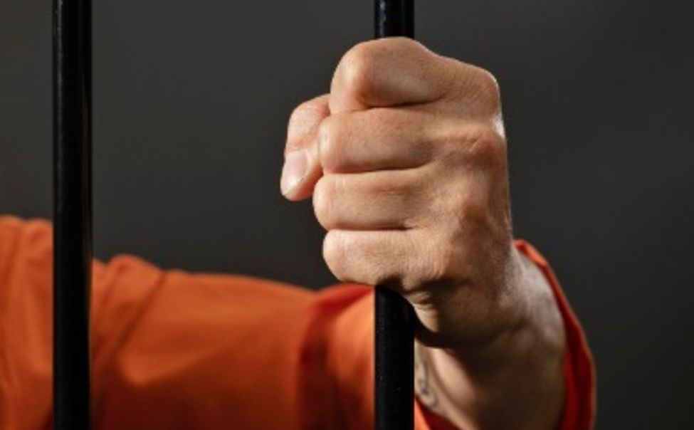 В Чебоксарах уголовник избил сотрудника колонии