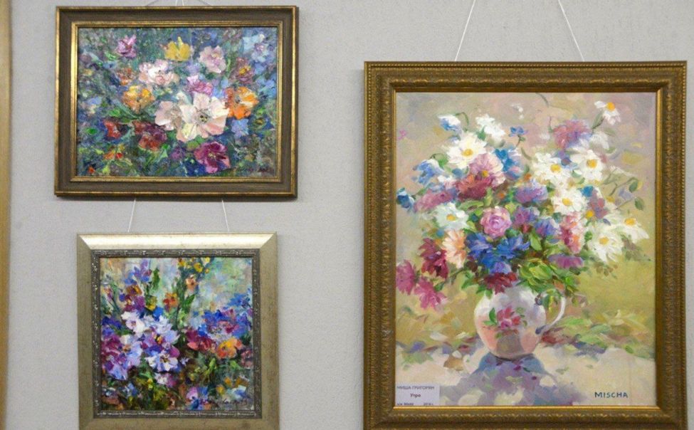 В преддверии 8 марта в стенах Госсовета Чувашии открыли выставку «Цветочный мир для дорогих и милых»