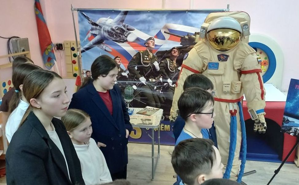 Проект «Культурная среда» помог ядринским школьникам увидеть передвижную экспозицию о космосе