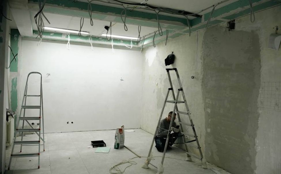 В Ленинском районе Чебоксар обновляют зал бракосочетаний