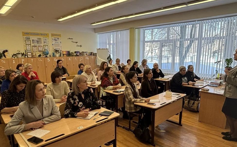 В чебоксарской школе № 45 прошёл семинар для участников конкурса «Самый классный классный – 2026»