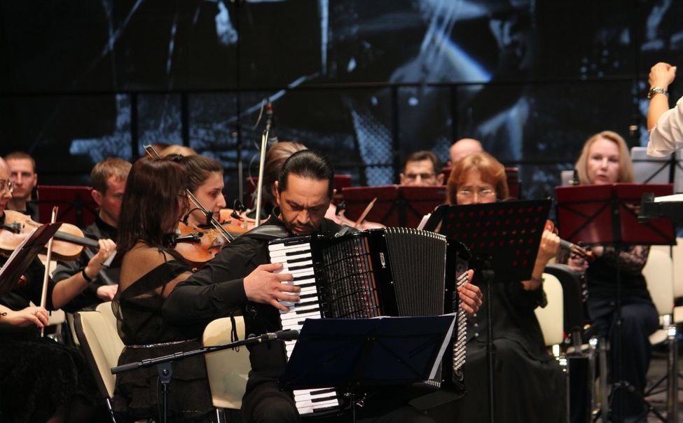 Симфоническая капелла представила музыкальную программу «От классики до рока через джаз» Симфоническая капелла представила музыкальную программу «От классики до рока через джаз»