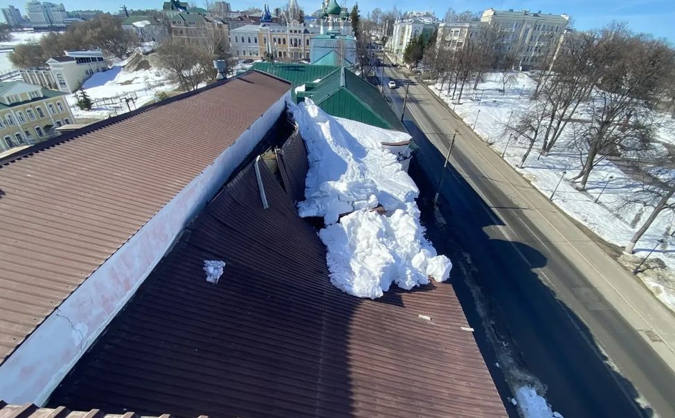 В Чебоксарах обрушилась кровля бывшего кинотеатра «Родина»