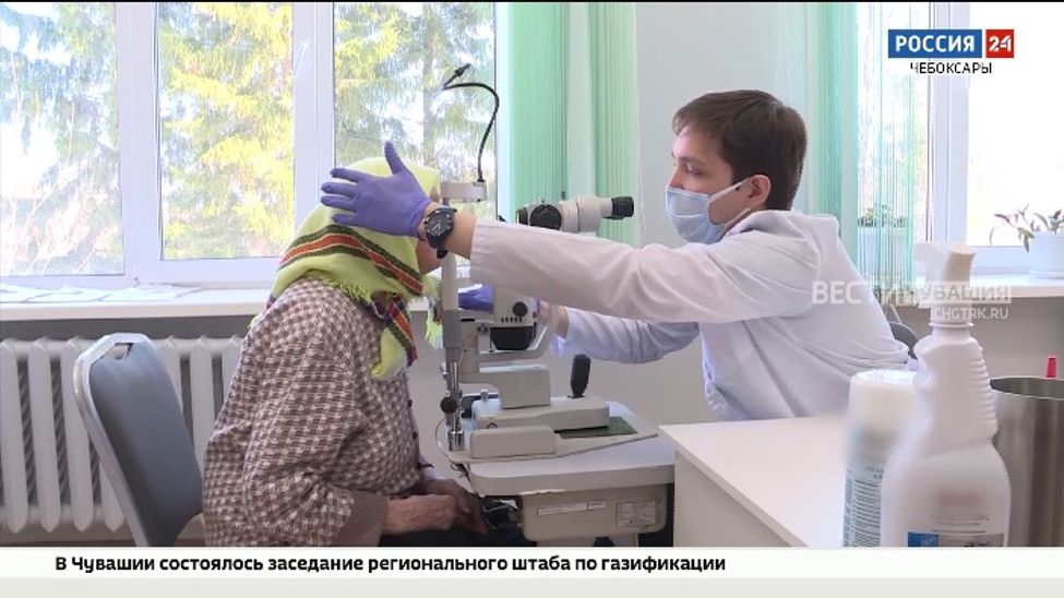 Чувашские офтальмологи успешно заменили хрусталик 102-летней пациентке