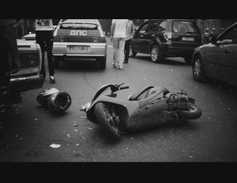 Скутеры и мопеды - источники повышенной опасности! (на русском языке)