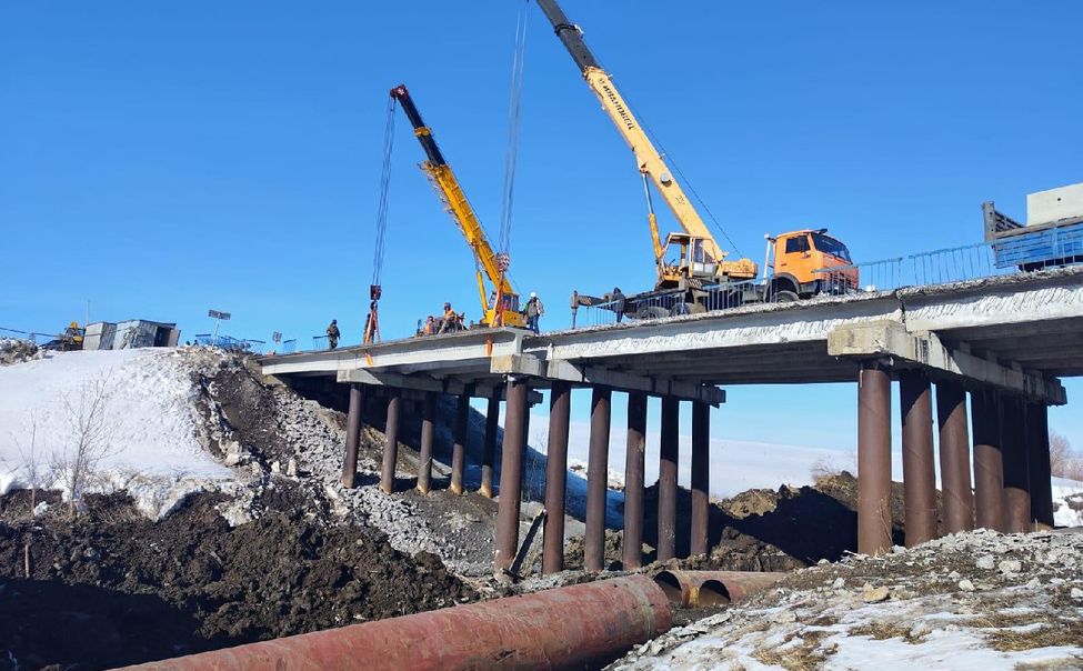 В Аликовском округе с началом весны продолжили ремонт моста через Сорму