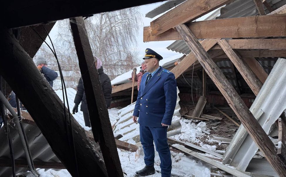 В Цивильском округе в жилом доме частично обрушилась кровля