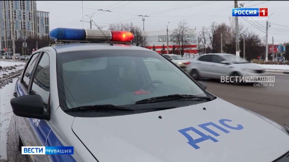В Чебоксарах сотрудники Госавтоинспекции задержали несовершеннолетнего, который находился за рулем буксируемого автомобиля
