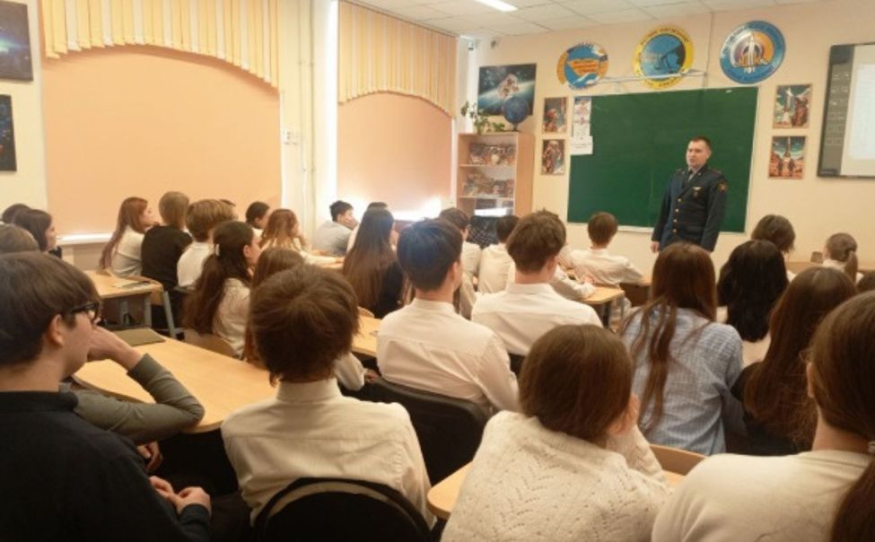 Чебоксарские школьники узнали о работе в уголовной системе