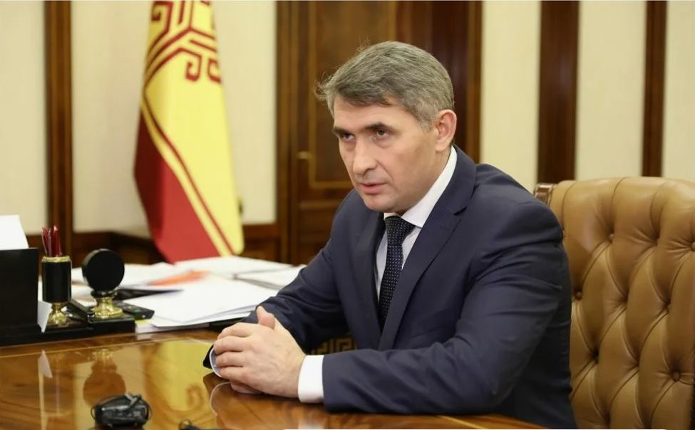 Олег Николаев поздравляет с Днём защитника Отечества