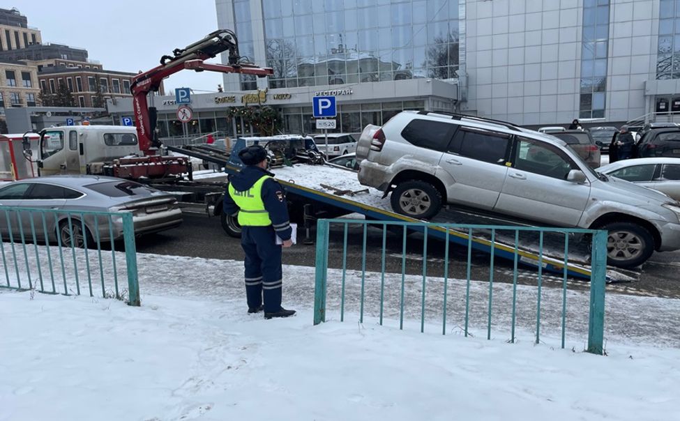 В Чебоксарах усилили работу по выявлению брошенного транспорта В Чебоксарах усилили работу по выявлению брошенного транспорта
