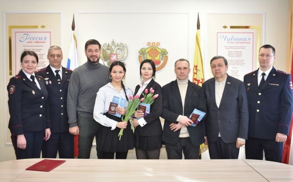 В Чувашии российские паспорта получила семья из Казахстана