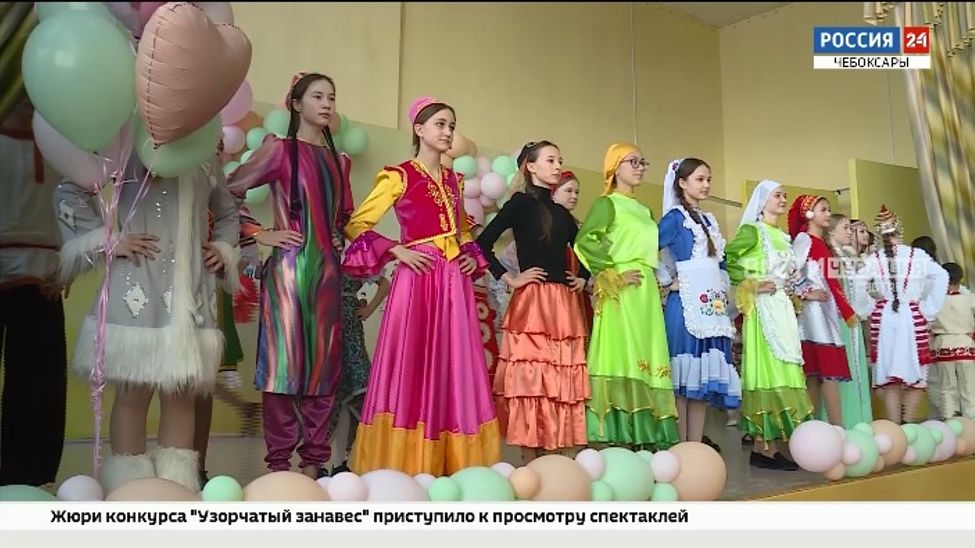 Этнодефиле в чебоксарской школе продемонстрировало единство России