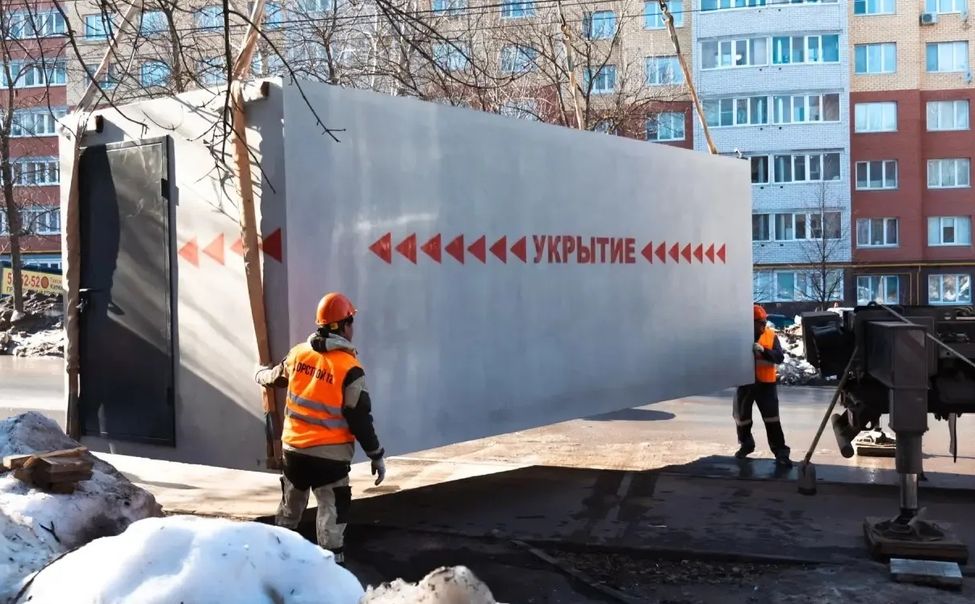 В районе МТВ центра приступили к установке защитных сооружений